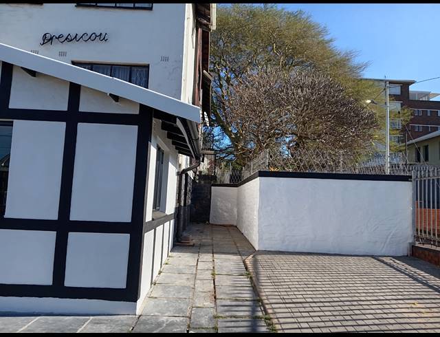 3 BEDROOM FREESTANDING TO LET IN ESSENWOOD
